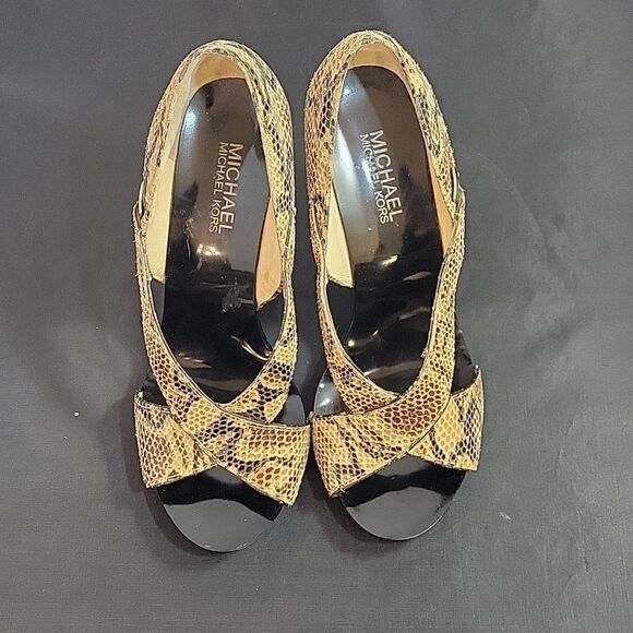 MICHEAL MICHEAL KORS SNAKESKIN PEEP TOE WOMEN"S SANDAL - Picture 2 of 13